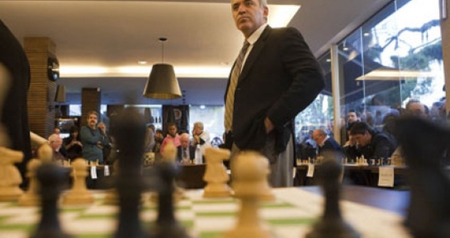 Kasparov Putini Hitlerə bənzətdi Kasparov Putini Hitlerə bənzətdi