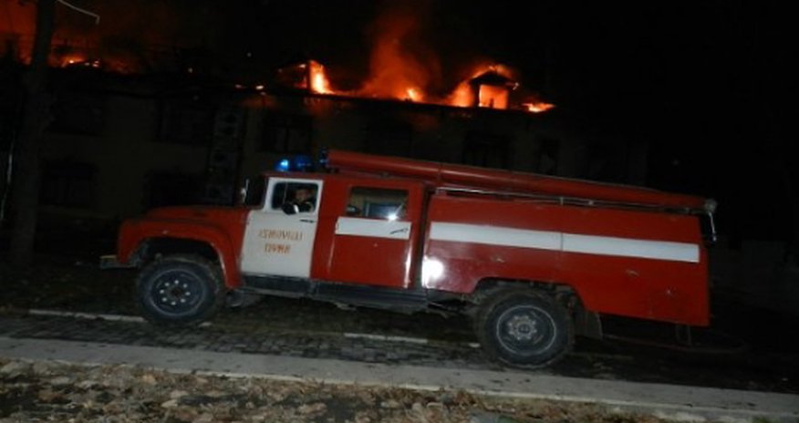 Bakıda taxta bazarı yanır Bakıda taxta bazarı yanır