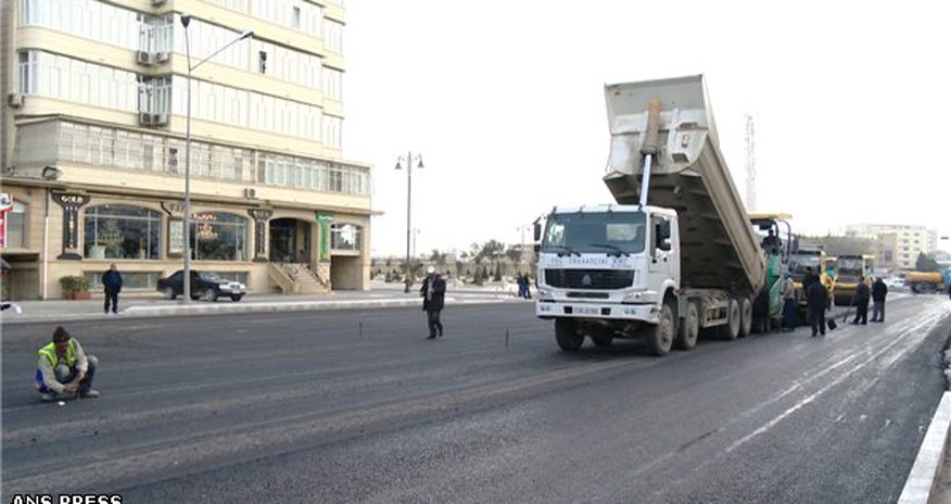 Bakının əsas küçələrindən birinin yeni görkəmi - FOTOLAR Bakının əsas küçələrindən birinin yeni görkəmi - FOTOLAR