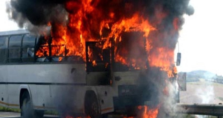 Azərbaycan zəvvarlarını Kərbalaya aparan avtobus yanıb, yaralananlar var Azərbaycan zəvvarlarını Kərbalaya aparan avtobus yanıb, yaralananlar var