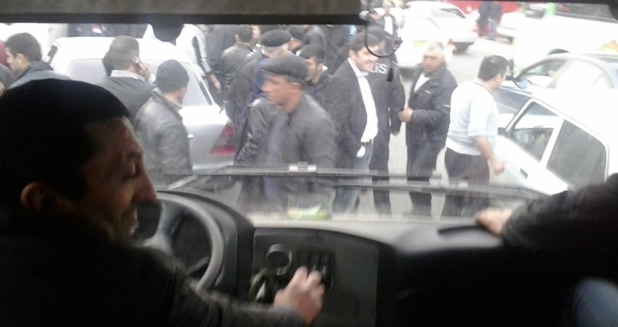 Авария создала двухчасовую пробку на дороге – ФОТО Авария создала двухчасовую пробку на дороге – ФОТО