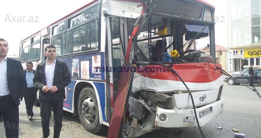 Bakıda sərnişin avtobusları toqquşdu: yaralananlar var - FOTOLAR Bakıda sərnişin avtobusları toqquşdu: yaralananlar var - FOTOLAR