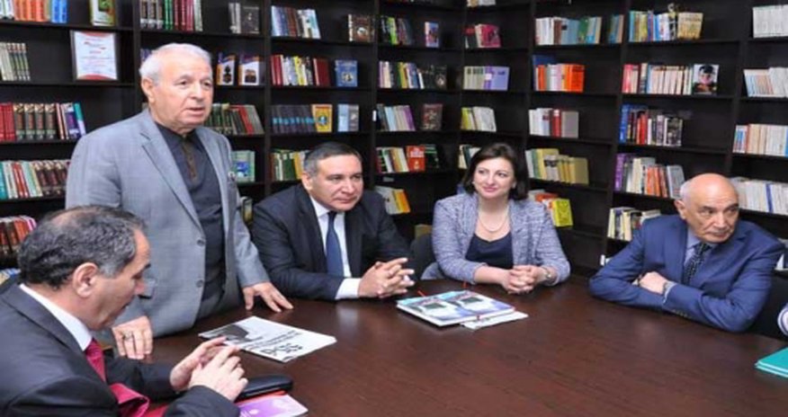 Rəşad Məcidin “Dəlicəsinə” kitabının təqdimatı keçirildi Rəşad Məcidin “Dəlicəsinə” kitabının təqdimatı keçirildi
