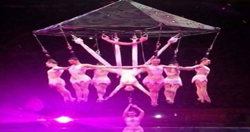 Eight women plunged 35 feet to the ground and crushed a dancer - VIDEO Eight women plunged 35 feet to the ground and crushed a dancer - VIDEO