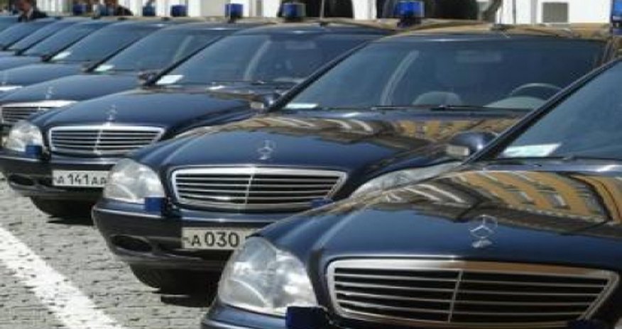 Чиновников хотят ограничить в покупке дорогих автомобилей Чиновников хотят ограничить в покупке дорогих автомобилей