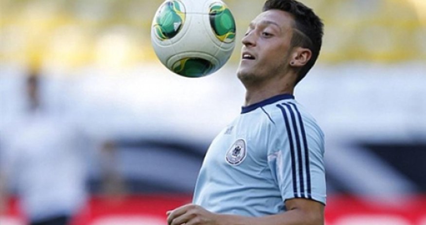Özil: "Dünya çempionu olmaq istəyirəm" Özil: "Dünya çempionu olmaq istəyirəm"