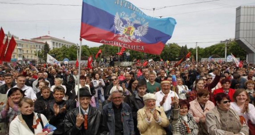 Putin marks Victory in Crimea as Ukraine violence flares Putin marks Victory in Crimea as Ukraine violence flares