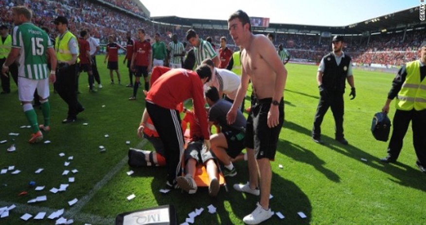 60 injured as barrier collapses at Spanish soccer match 60 injured as barrier collapses at Spanish soccer match