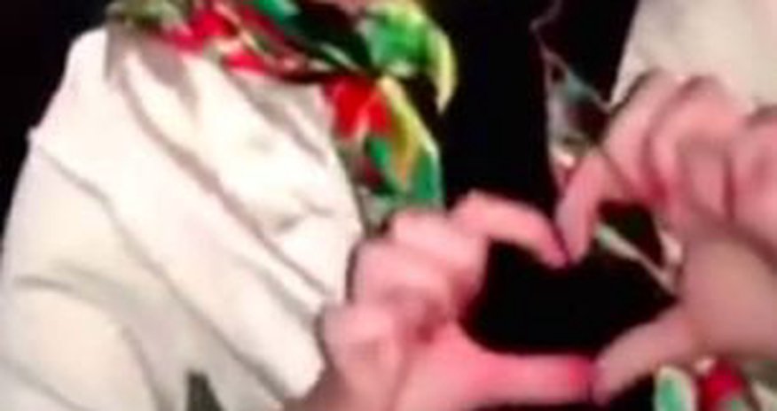Iranian girls crashed car while recording karaoke session - PHOTO+VIDEO Iranian girls crashed car while recording karaoke session - PHOTO+VIDEO