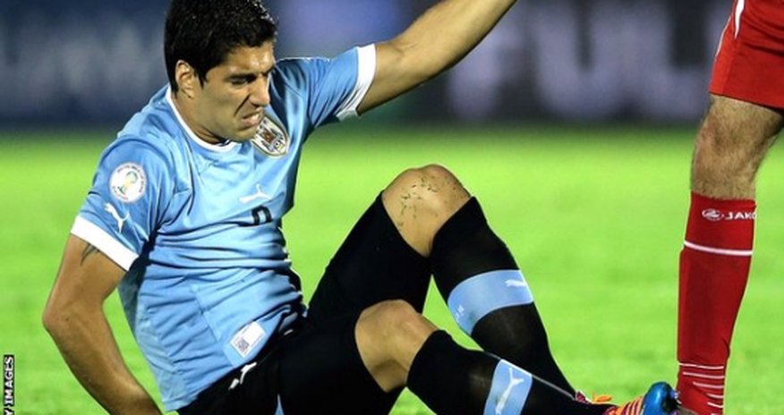 Luis Suarez injures knee ahead of World Cup Luis Suarez injures knee ahead of World Cup