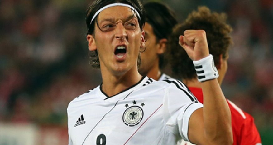Özil: "Dünya çempionluğunu haqq edirik" Özil: "Dünya çempionluğunu haqq edirik"