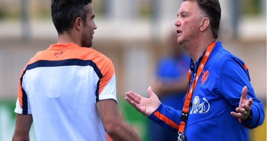 Manchester United's brand 'devalued' by weak season Manchester United's brand 'devalued' by weak season