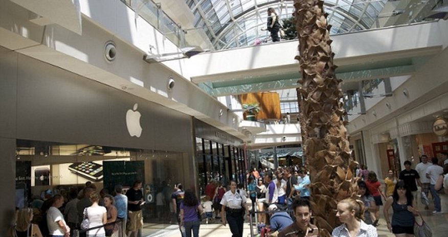 Apple Store employee files racism complaint Apple Store employee files racism complaint
