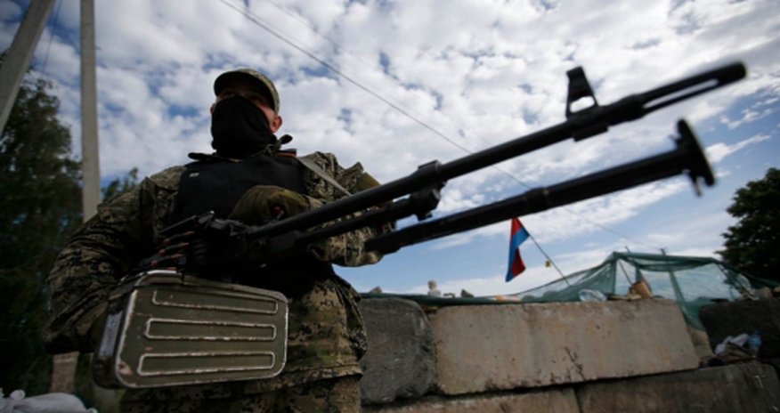 Боевики напали на колонну украинских военных: есть жертвы Боевики напали на колонну украинских военных: есть жертвы