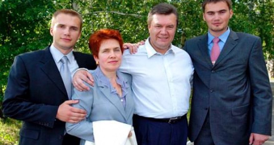 Янукович и его сыновья оспаривают санкции ЕС в суде Янукович и его сыновья оспаривают санкции ЕС в суде