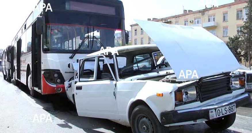 Bakıda iki sərnişin avtobusu toqquşdu: 12 nəfər yaralandı Bakıda iki sərnişin avtobusu toqquşdu: 12 nəfər yaralandı