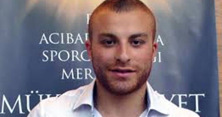 Futbolçu odlu silaha əl atdı Futbolçu odlu silaha əl atdı