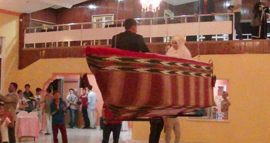 Toyda görülməmiş hadisə - FOTO Toyda görülməmiş hadisə - FOTO