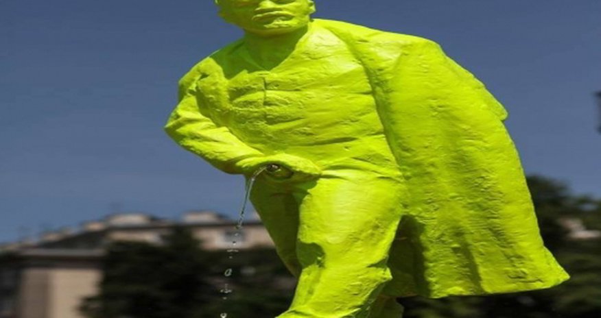 Polish town has erected a neon statue of a urinating Lenin Polish town has erected a neon statue of a urinating Lenin