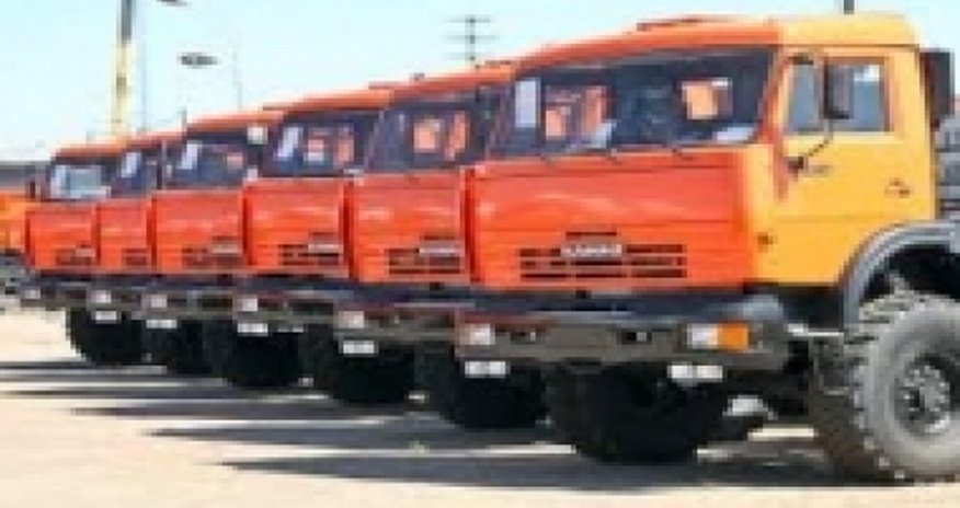 КамАЗы едят по бульвару КамАЗы едят по бульвару