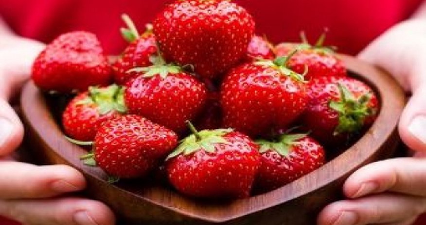 Ученые: Клубника делает людей счастливее Ученые: Клубника делает людей счастливее