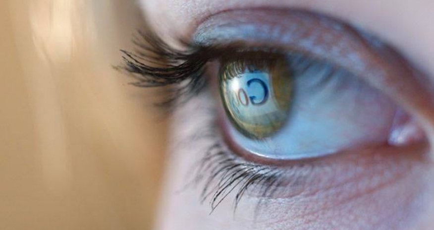 Staring at computer screens all day 'changes your eyes' Staring at computer screens all day 'changes your eyes'