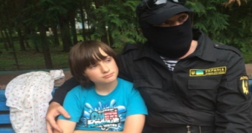 В Славянске за обстрел военных подросткам предлагают $300 В Славянске за обстрел военных подросткам предлагают $300