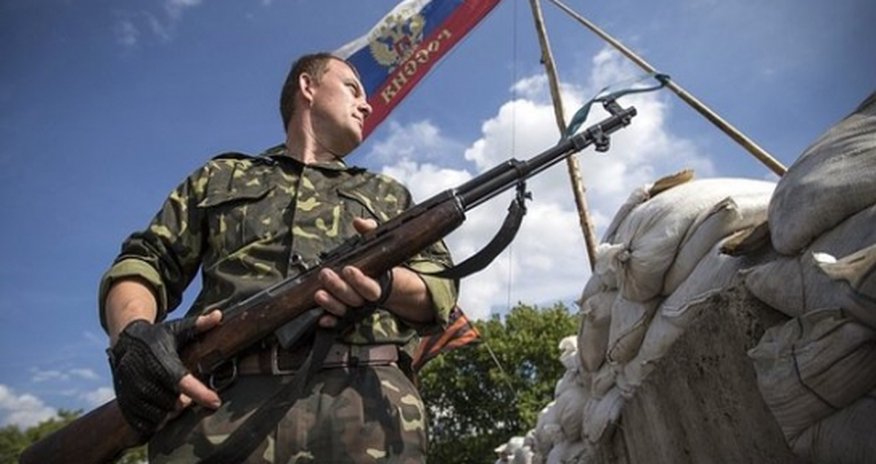 West warns Russia of sanctions amid Ukraine fighting West warns Russia of sanctions amid Ukraine fighting