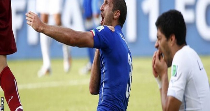 Fifa probes Luis Suarez 'biting' incident - VIDEO Fifa probes Luis Suarez 'biting' incident - VIDEO