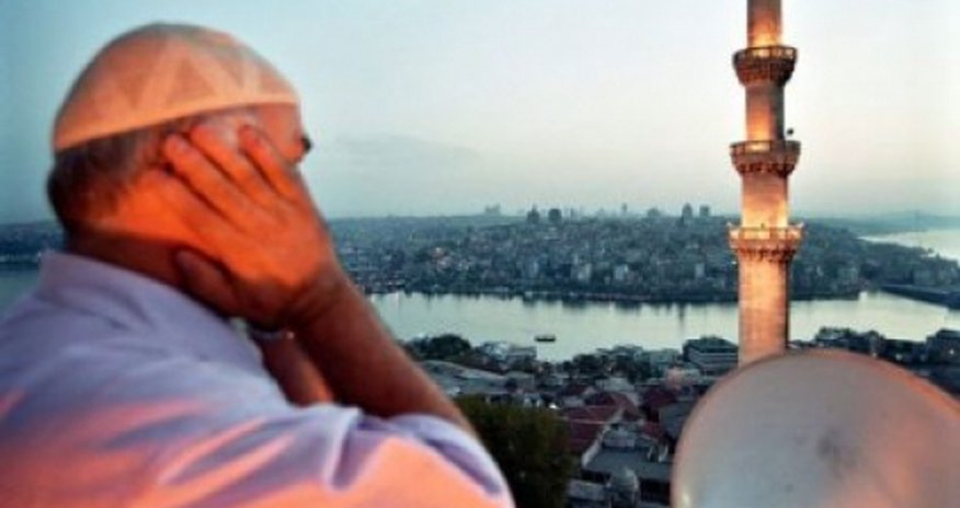 Azan tez oxundu, minlərlə oruc batil oldu Azan tez oxundu, minlərlə oruc batil oldu
