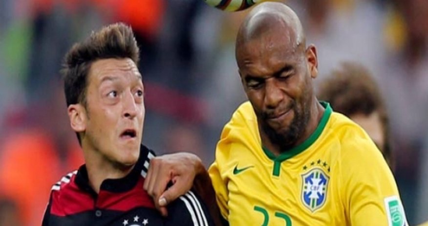 Məsut Özil yenə türkcə söyüş söydü Məsut Özil yenə türkcə söyüş söydü