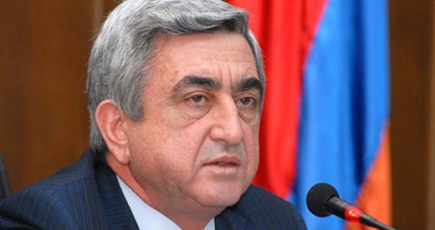 Prezident Sarkisyanı barmağına doladı Prezident Sarkisyanı barmağına doladı