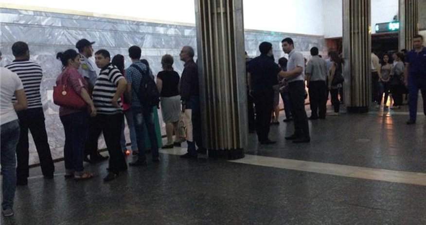 Bakı metrosunda həyəcanlı anlar - FOTOLAR Bakı metrosunda həyəcanlı anlar - FOTOLAR
