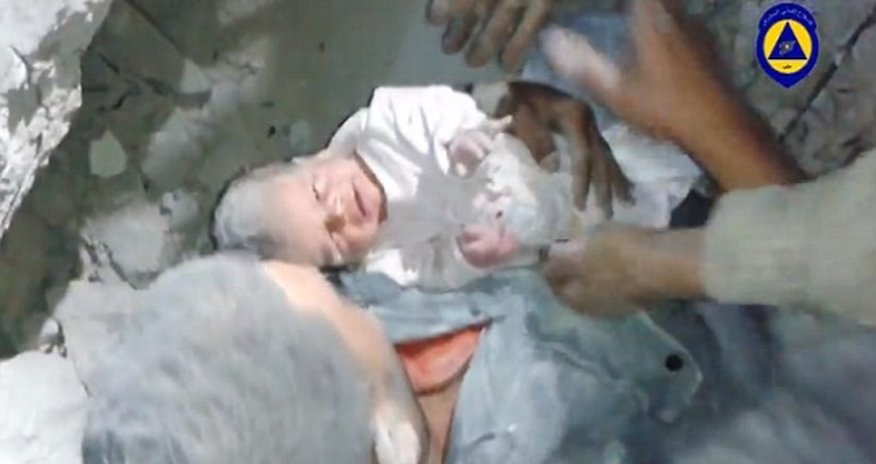 A kiss for the miracle baby - VIDEO A kiss for the miracle baby - VIDEO