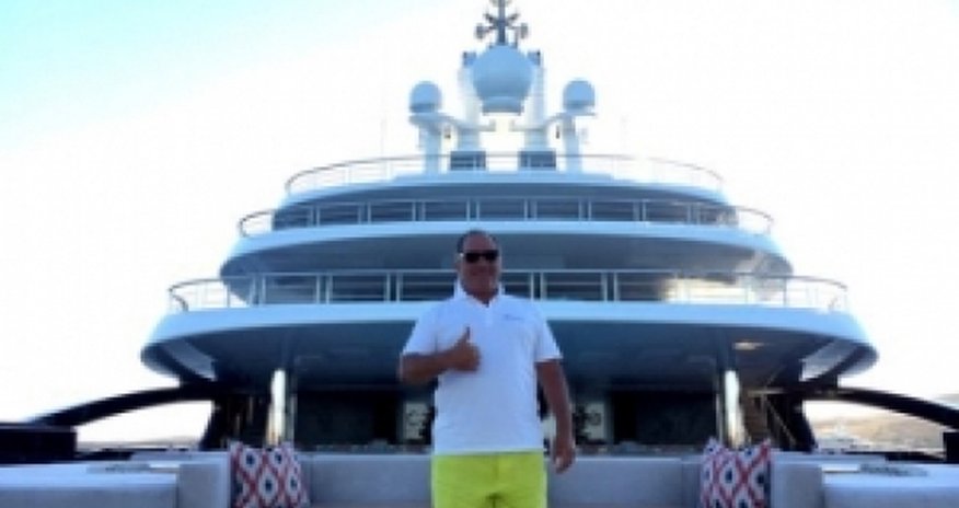 Azərbaycanlı milyarder dünyanın ən bahalı yaxtasını aldı Azərbaycanlı milyarder dünyanın ən bahalı yaxtasını aldı