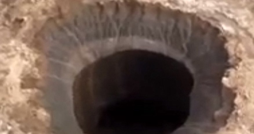 Scientists baffled by gigantic 262ft hole - VIDEO Scientists baffled by gigantic 262ft hole - VIDEO