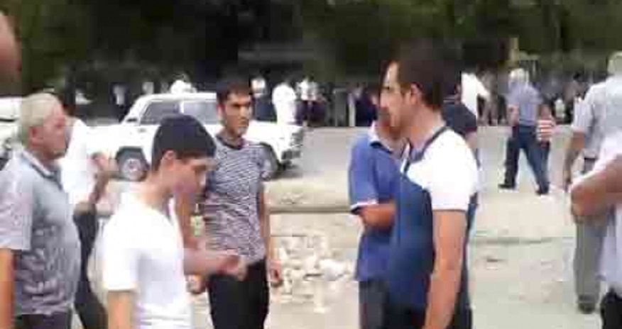Direktorun şagirdinə təcavüzü İsmayıllını ayağa qaldırdı – Şok video Direktorun şagirdinə təcavüzü İsmayıllını ayağa qaldırdı – Şok video