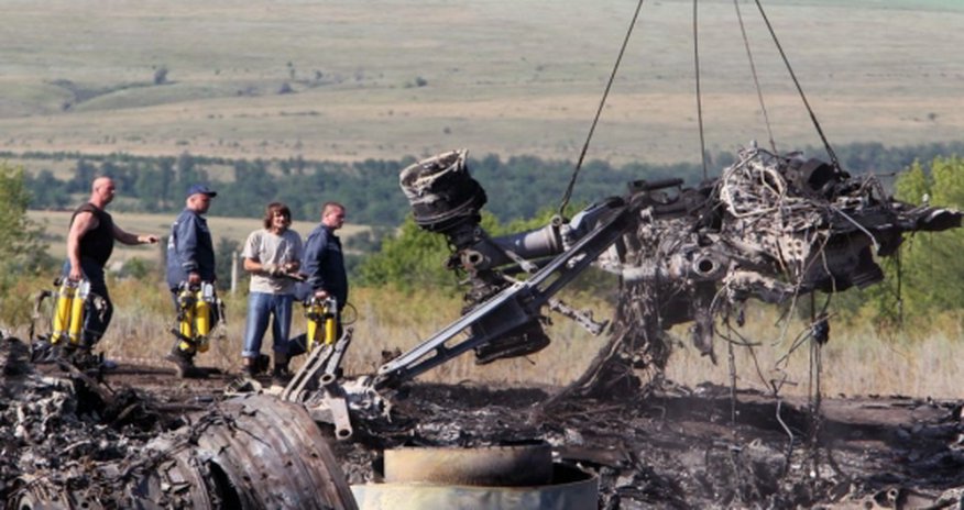 Pro-Russian forces finally agree to hand over MH17 black boxes - PHOTO Pro-Russian forces finally agree to hand over MH17 black boxes - PHOTO