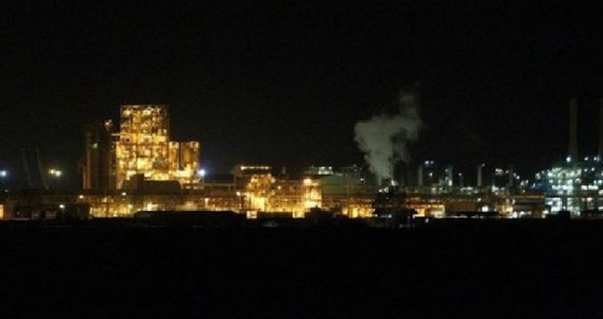 Ракета попала в резервуар с нефтепродуктами Ракета попала в резервуар с нефтепродуктами