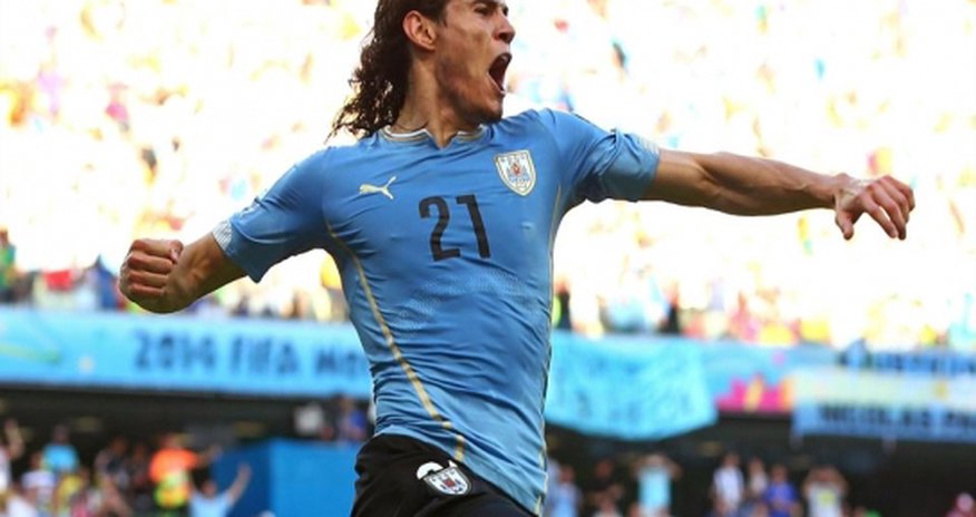 PSG star Cavani brushes off Man Utd talk PSG star Cavani brushes off Man Utd talk
