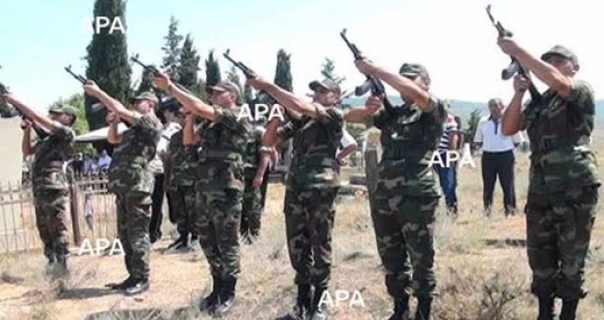 Daha bir əsgərimiz Xaçmazda dəfn edildi - FOTOLAR Daha bir əsgərimiz Xaçmazda dəfn edildi - FOTOLAR