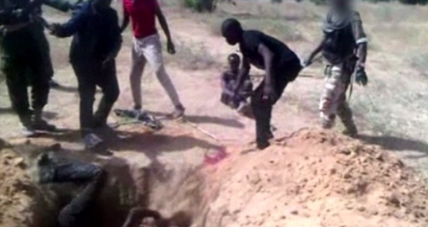 Boko Haram ‘terrorists’ savagely executed by the Nigerian army - PHOTO+VIDEO Boko Haram ‘terrorists’ savagely executed by the Nigerian army - PHOTO+VIDEO
