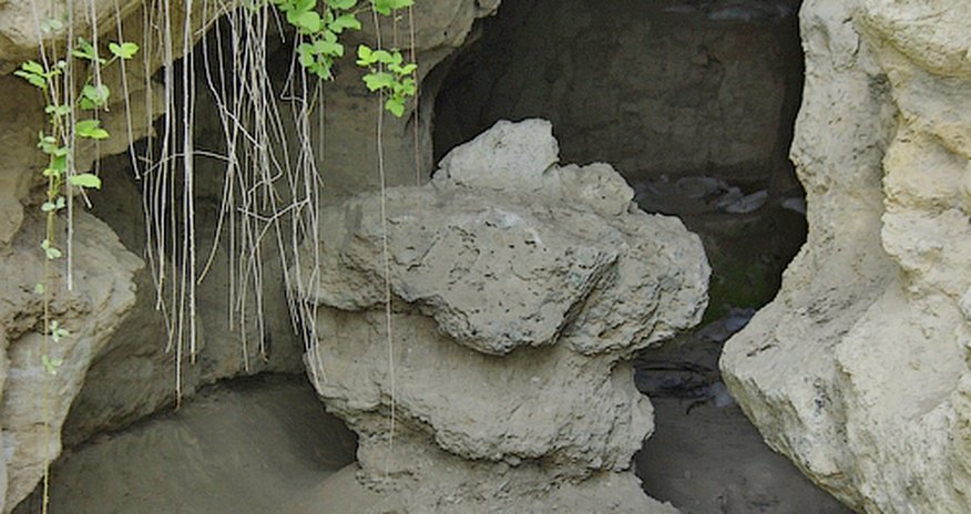 Armenians carry out illegal excavations at Azikh Cave - PHOTO Armenians carry out illegal excavations at Azikh Cave - PHOTO