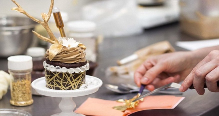 World's most expensive cupcake sold for $900 World's most expensive cupcake sold for $900