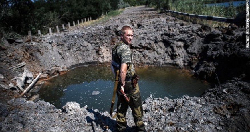Ukraine fighting: Rebel official resigns; shells fall on Donetsk Ukraine fighting: Rebel official resigns; shells fall on Donetsk