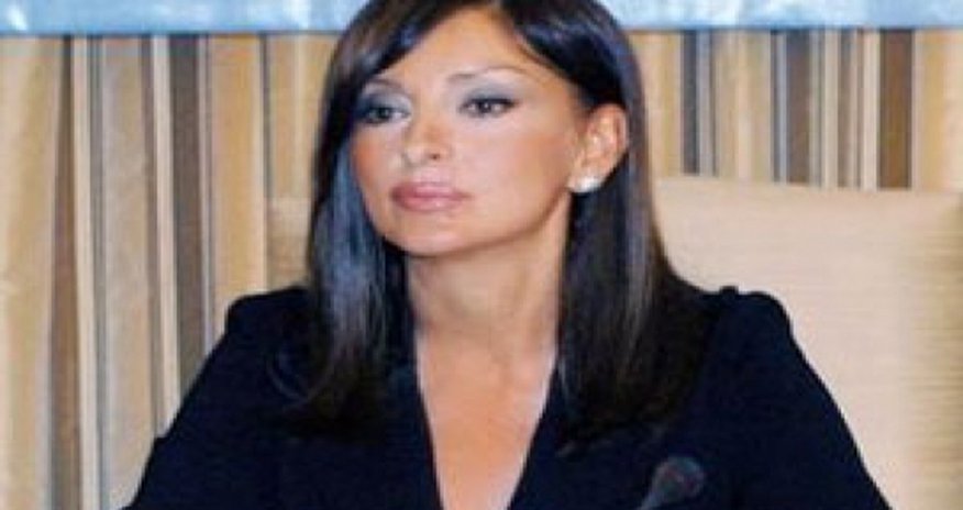Mehriban Aliyeva overreacts for cutting rare trees in capital - PHOTO Mehriban Aliyeva overreacts for cutting rare trees in capital - PHOTO