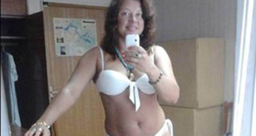 Teacher accidentally posts naked selfies online - PHOTO Teacher accidentally posts naked selfies online - PHOTO