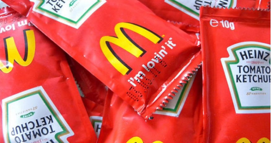 Омерзительные моменты в McDonalds в Баку – ФОТО Омерзительные моменты в McDonalds в Баку – ФОТО