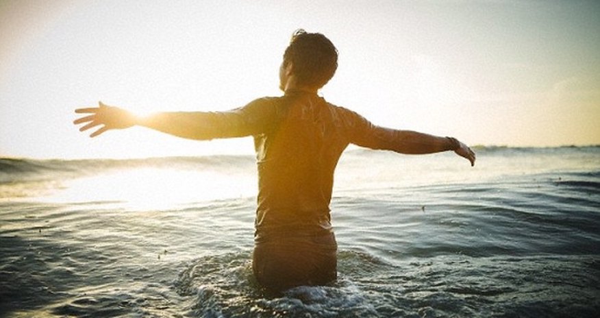 Urinating in the ocean is harmless - VIDEO Urinating in the ocean is harmless - VIDEO