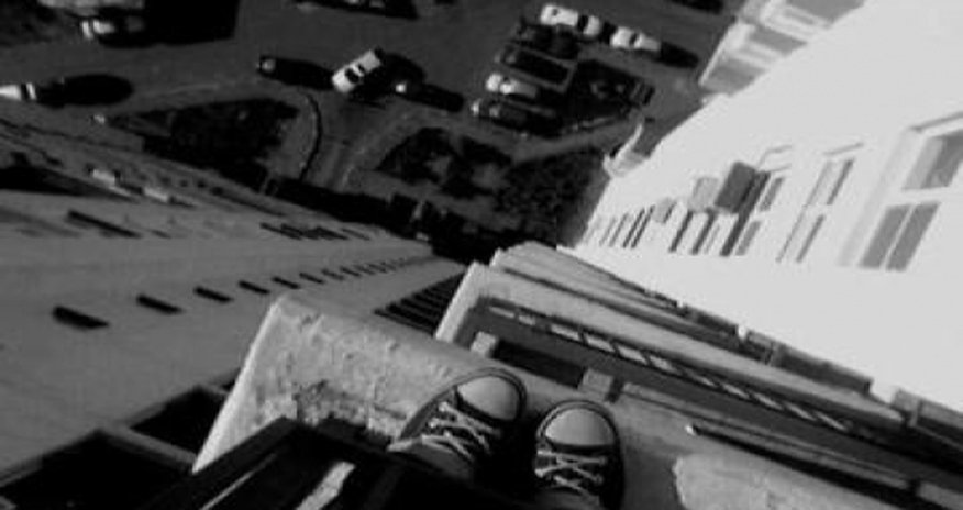 Police officer’s wife throws herself off fifth floor in Baku Police officer’s wife throws herself off fifth floor in Baku